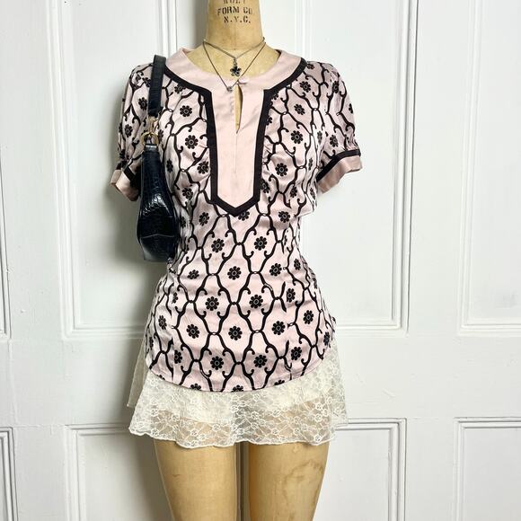 Bebe Vintage silk coquette short sleeve pink puffed top logo/floral print size M - Picture 2 of 7